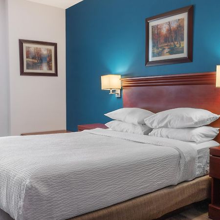Days Inn By Wyndham Hamilton - Downtown Экстерьер фото