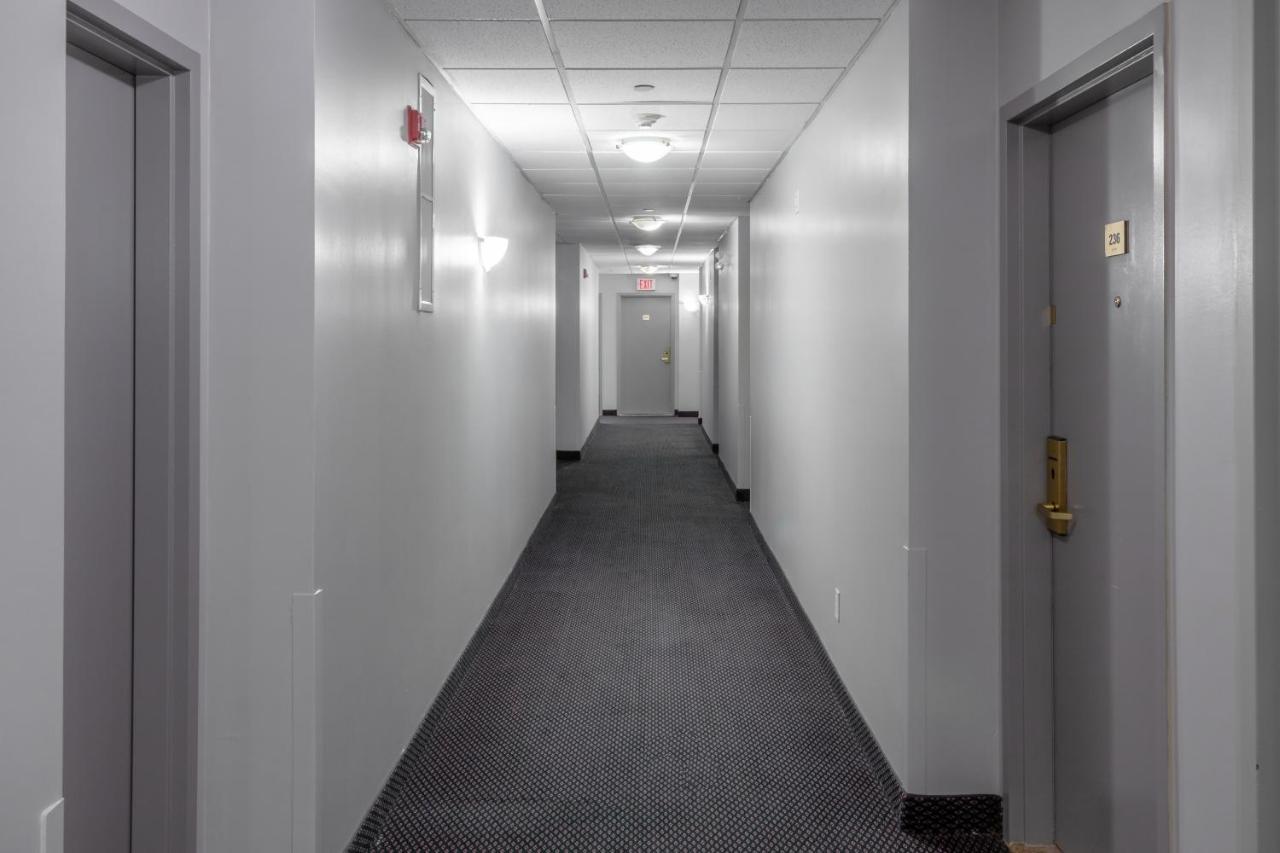Days Inn By Wyndham Hamilton - Downtown Экстерьер фото