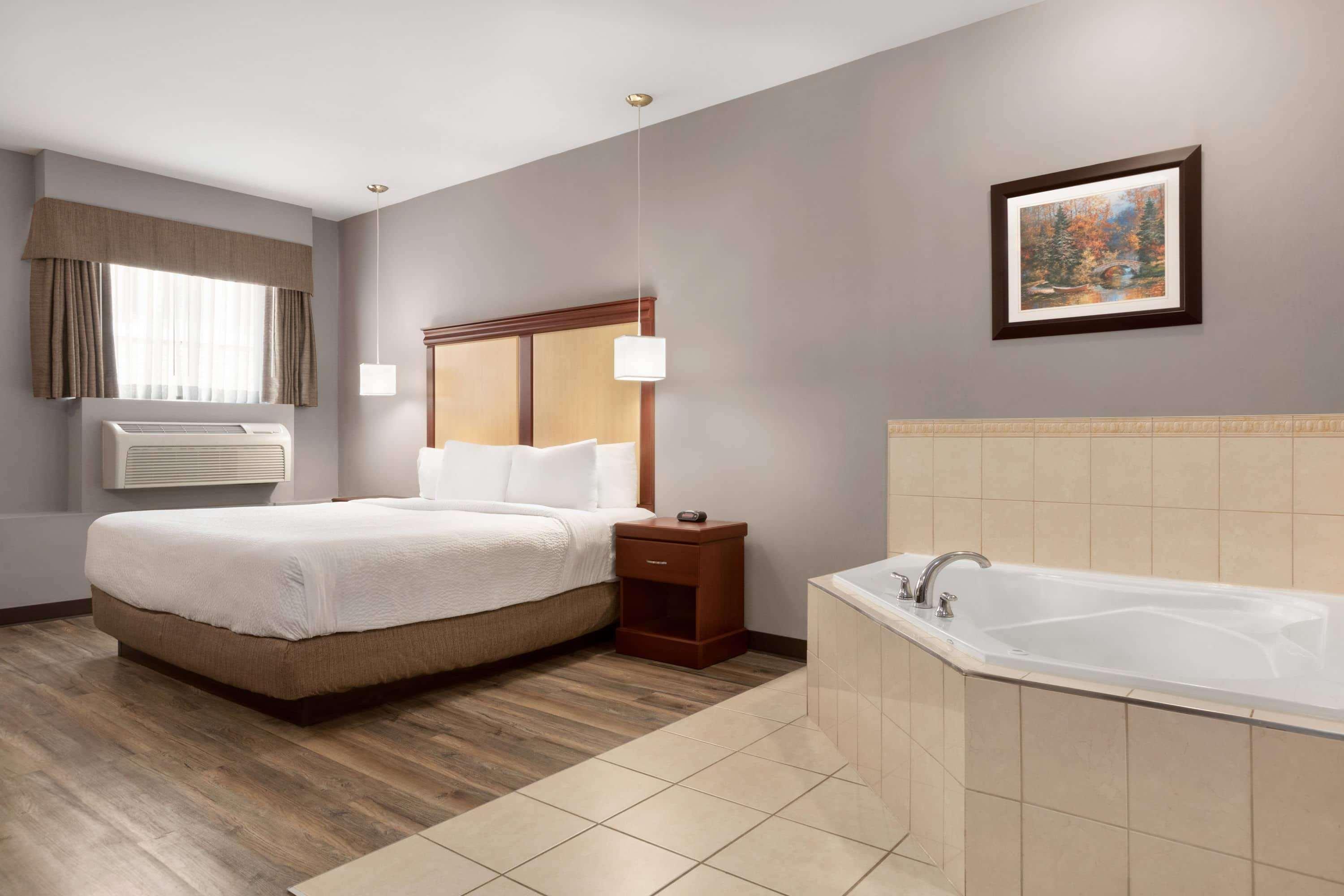 Days Inn By Wyndham Hamilton - Downtown Экстерьер фото