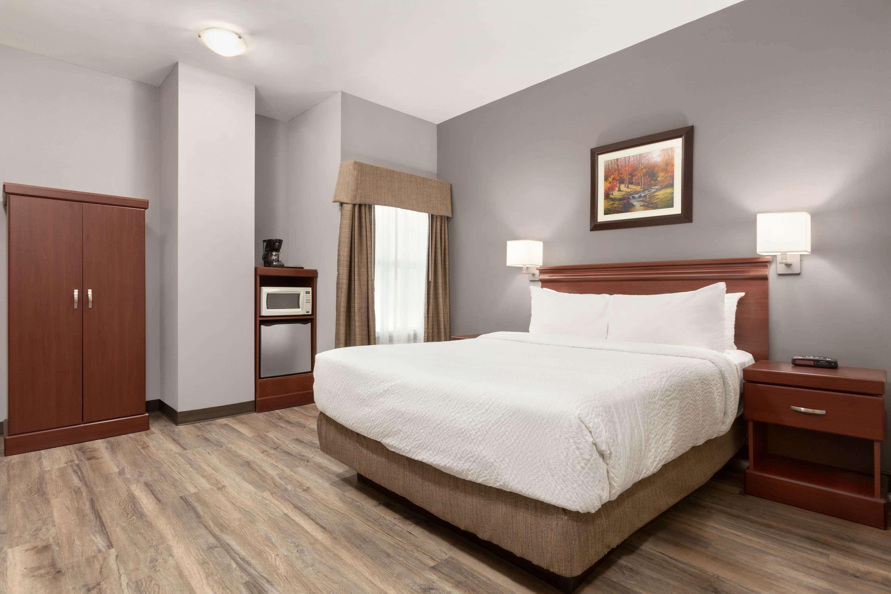 Days Inn By Wyndham Hamilton - Downtown Экстерьер фото