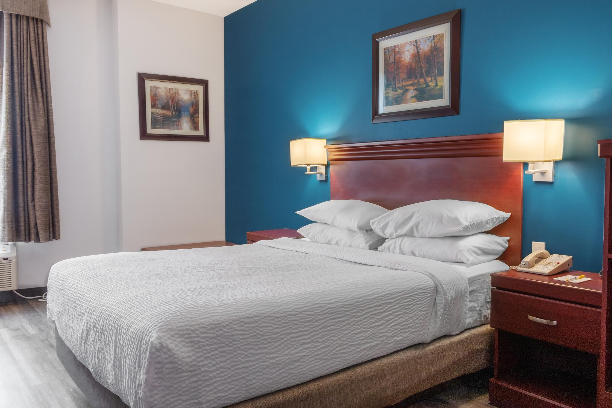 Days Inn By Wyndham Hamilton - Downtown Экстерьер фото