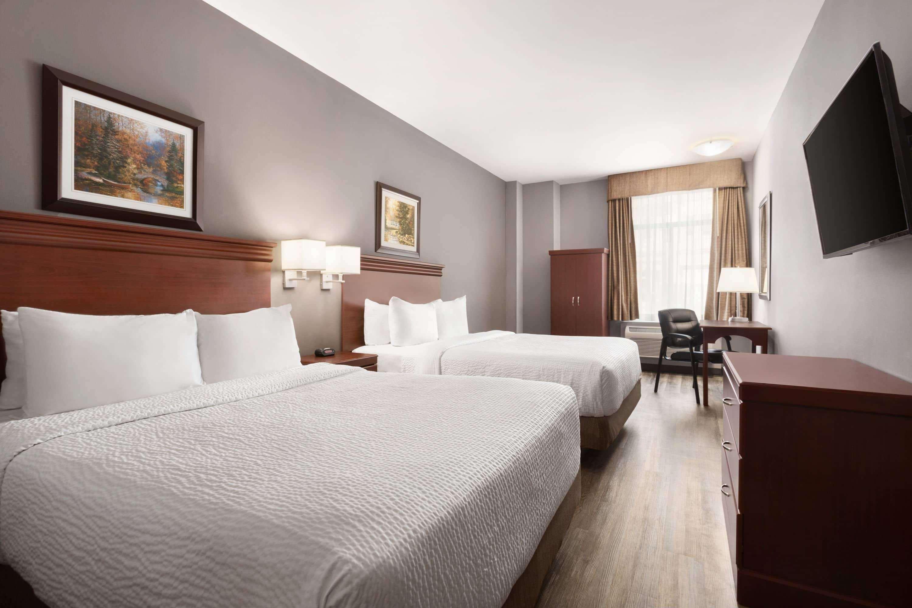 Days Inn By Wyndham Hamilton - Downtown Экстерьер фото