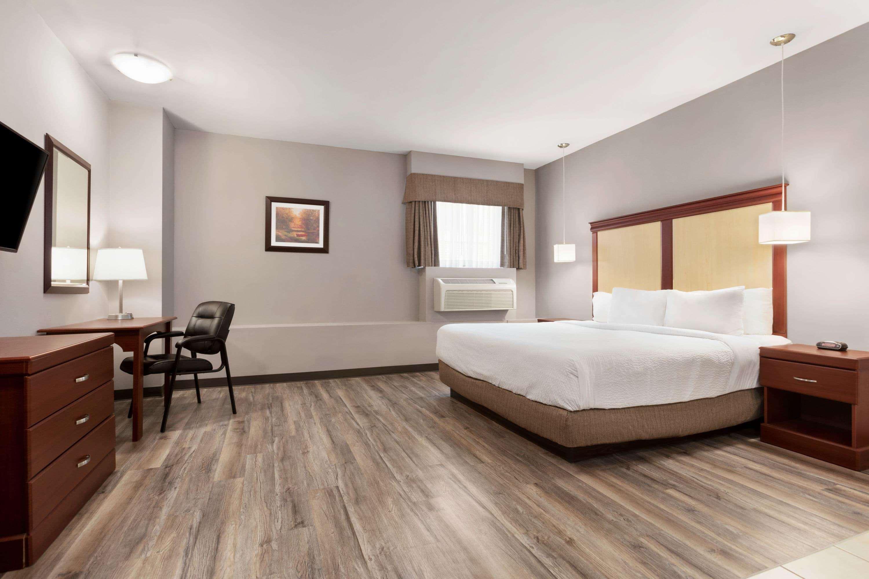 Days Inn By Wyndham Hamilton - Downtown Экстерьер фото