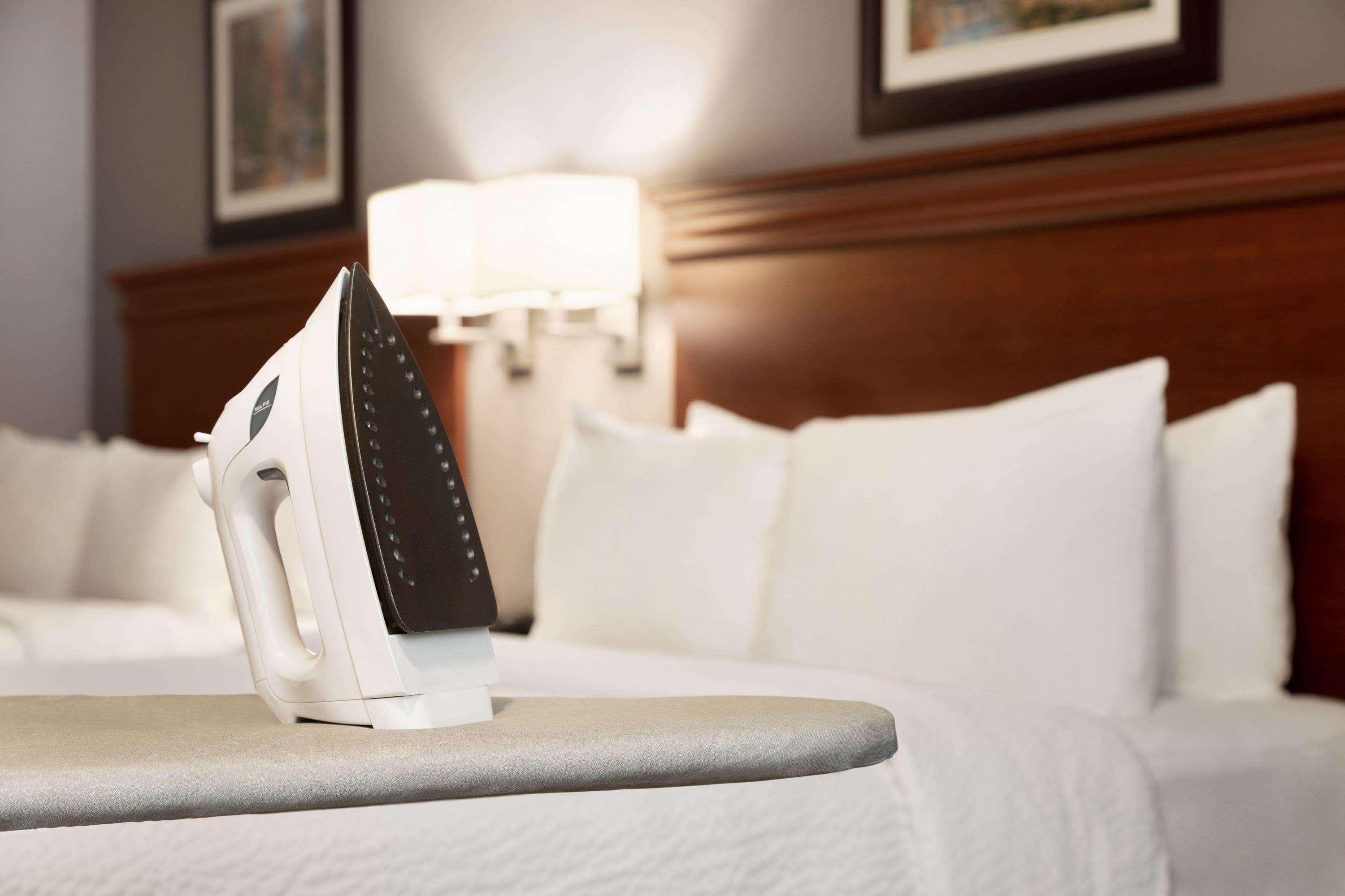 Days Inn By Wyndham Hamilton - Downtown Экстерьер фото