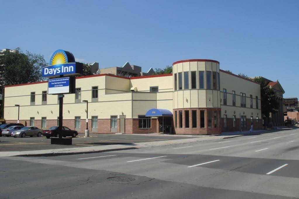 Days Inn By Wyndham Hamilton - Downtown Экстерьер фото